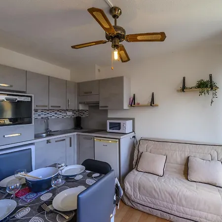 Port-5 By Interhome شقة