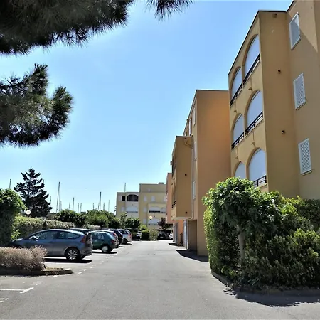 Port-5 By Interhome