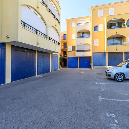 Port-5 By Interhome شقة