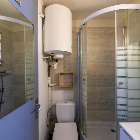 Port-5 By Interhome