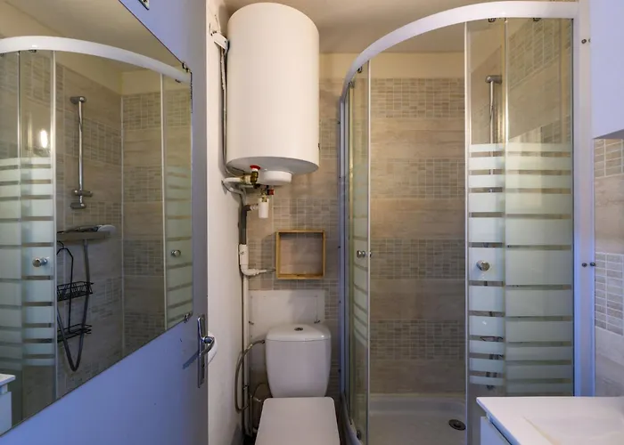 Port-5 By Interhome